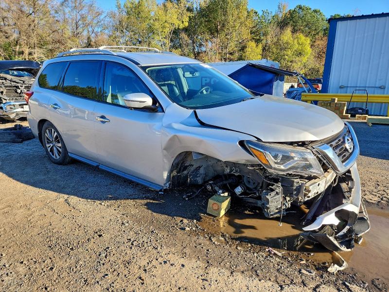 Photo 4 from auction – 2017 NISSAN PATHFINDER with VIN 5N1DR2MNXHC630106