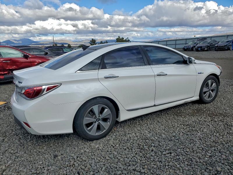 Photo 3 from auction – 2011 HYUNDAI SONATA HYB with VIN KMHEC4A49BA018544