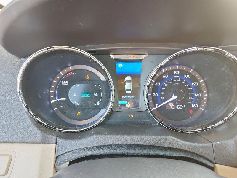 Photo 9 from auction – 2012 HYUNDAI SONATA with VIN KMHEC4A41CA041866