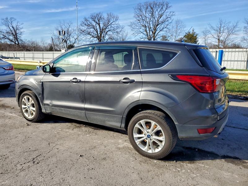 Photo 2 from auction – 2019 FORD ESCAPE SE with VIN 1FMCU9GD4KUC53473
