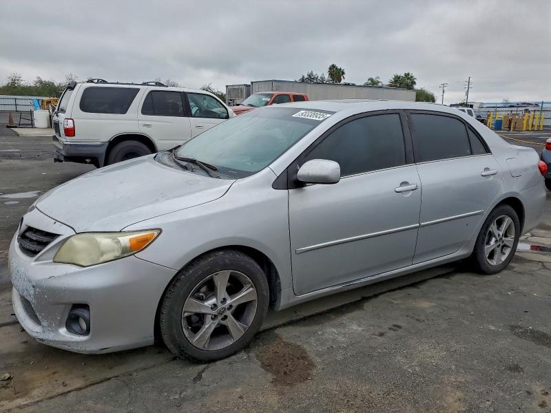 TOYOTA CAROLLA 2013 z numerem VIN 2T1BU4EE9DC991395 - Zdjęcie z aukcji