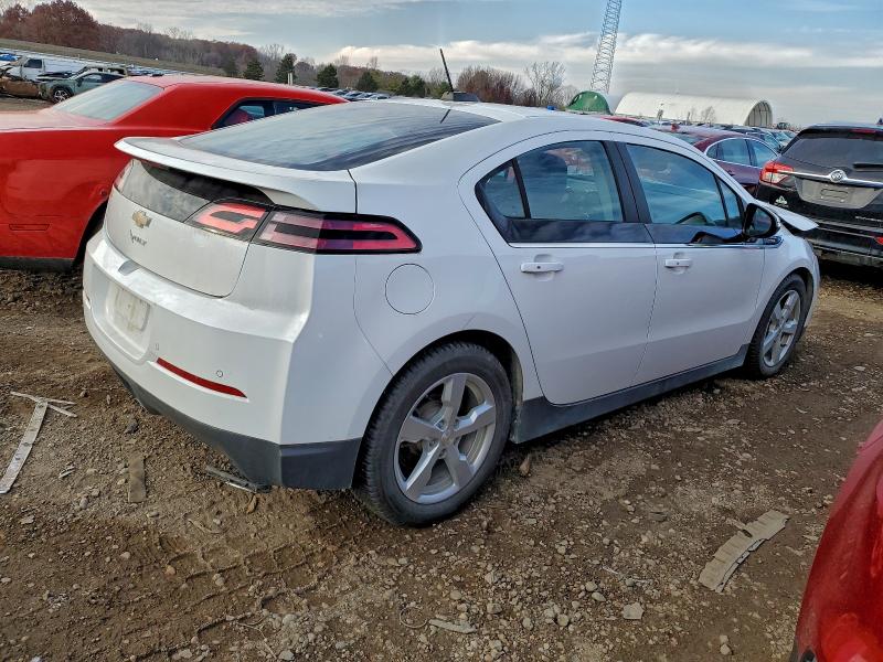 Photo 3 from auction – 2015 CHEVROLET VOLT with VIN 1G1RA6E44FU109106