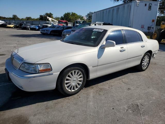 LINCOLN TOWN CAR C 2003 with VIN 1LNHM83W13Y610366 - Photo from auction