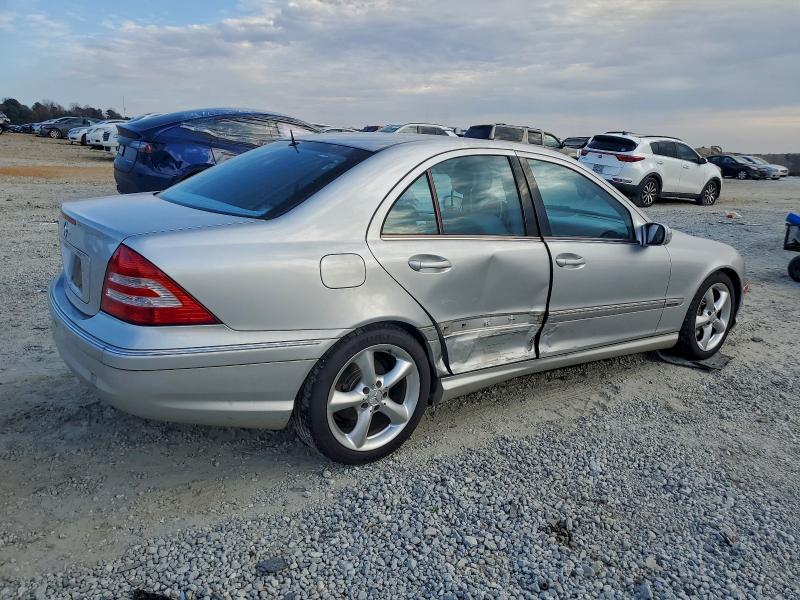 Photo 3 from auction – 2005 MERCEDES-BENZ C 320 with VIN WDBRF64J25F582780