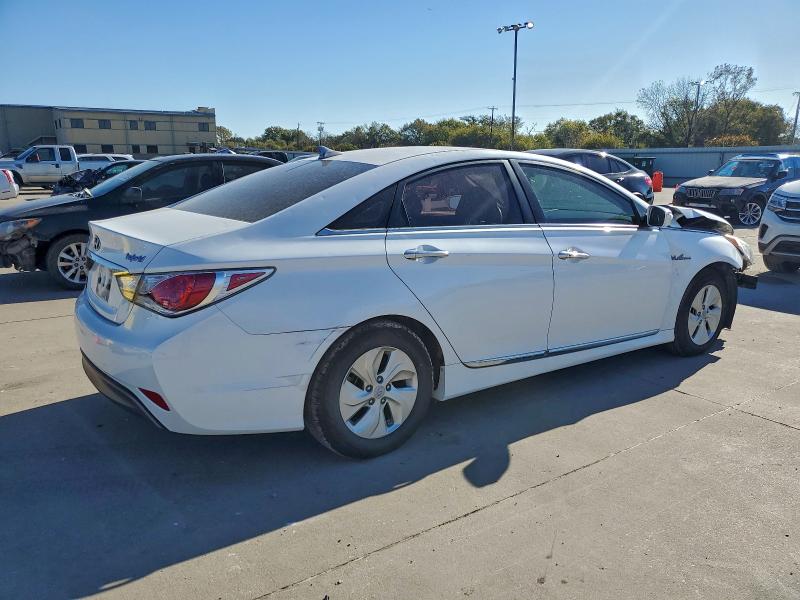 Photo 3 from auction – 2014 HYUNDAI SONATA HYB with VIN KMHEC4A42EA115055