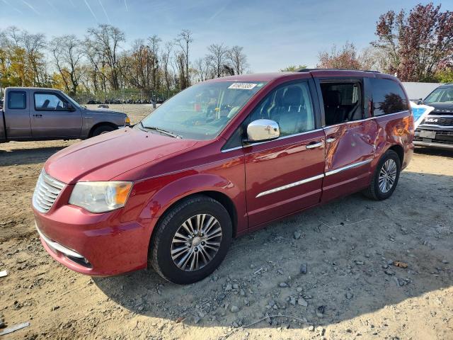 CHRYSLER TOWN & COU 2013 with VIN 2C4RC1CG1DR737653 - Photo from auction
