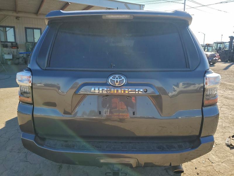 Photo 6 from auction – 2018 TOYOTA 4RUNNER SR with VIN JTEZU5JR5J5181585
