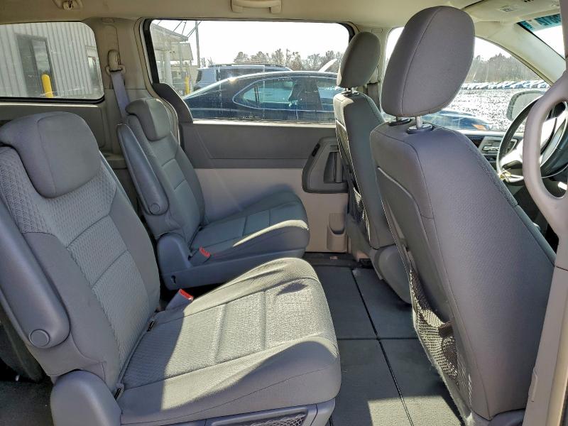 Photo 11 from auction – 2010 CHRYSLER TOWN & COU with VIN 2A4RR5D16AR132159