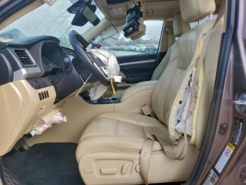 Photo 7 from auction – 2017 TOYOTA HIGHLANDER with VIN 5TDKZRFH0HS199673