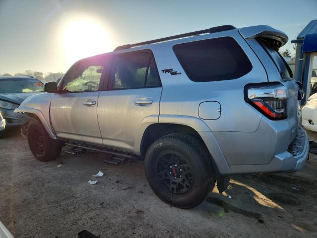 Photo 2 from auction – 2019 TOYOTA 4RUNNER SR with VIN JTEBU5JR7K5630123