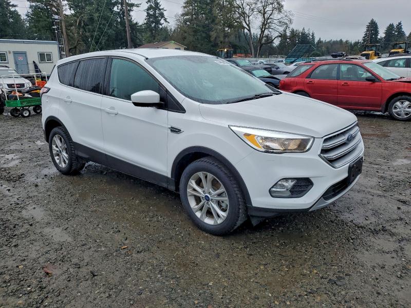 Photo 4 from auction – 2017 FORD ESCAPE SE with VIN 1FMCU9GDXHUD43915