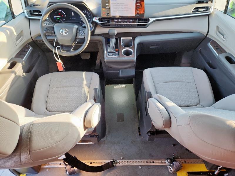 Photo 8 from auction – 2024 TOYOTA SIENNA with VIN 5TDKRKEC0RS216034
