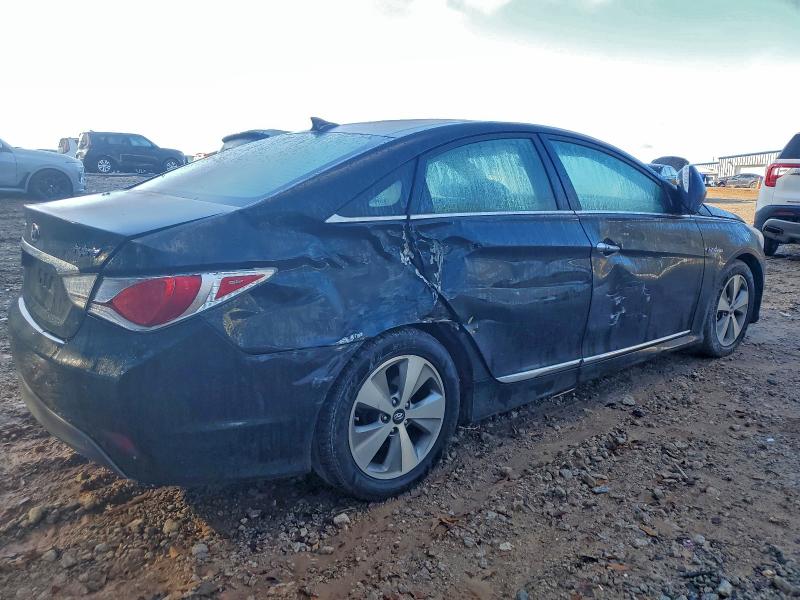 Photo 3 from auction – 2012 HYUNDAI SONATA with VIN KMHEC4A43CA057373