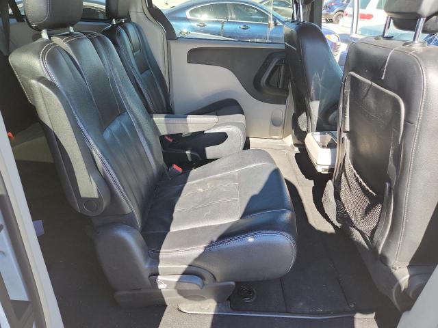 Photo 11 from auction – 2015 CHRYSLER TOWN & COU with VIN 2C4RC1BG8FR545568