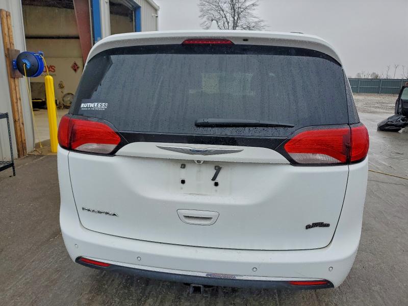 Photo 6 from auction – 2017 CHRYSLER PACIFICA T with VIN 2C4RC1BG6HR514841