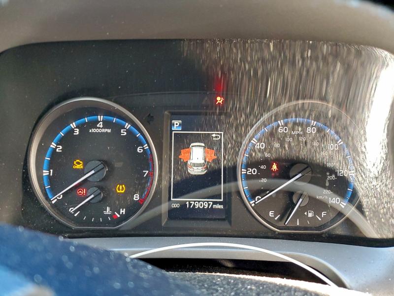 Photo 9 from auction – 2018 TOYOTA RAV4 LE with VIN 2T3ZFREV3JW474472