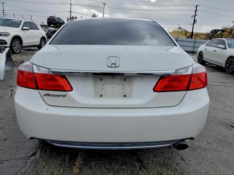 Photo 6 from auction – 2015 HONDA ACCORD with VIN 1HGCR2F30FA167401