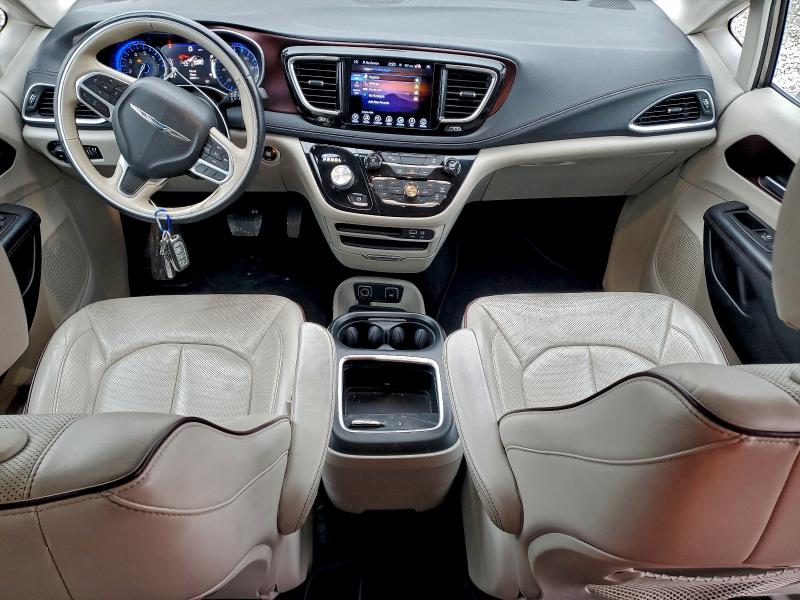 Photo 8 from auction – 2017 CHRYSLER PACIFICA L with VIN 2C4RC1GGXHR656764