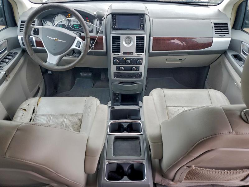 Photo 8 from auction – 2009 CHRYSLER TOWN & COU with VIN 2A8HR541X9R642147