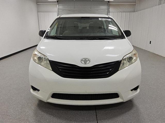 Photo 5 from auction – 2017 TOYOTA SIENNA with VIN 5TDZZ3DC5HS817010