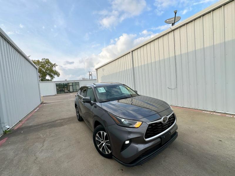 TOYOTA HIGHLANDER 2022 with VIN 5TDGZRAH2NS109335 - Photo from auction