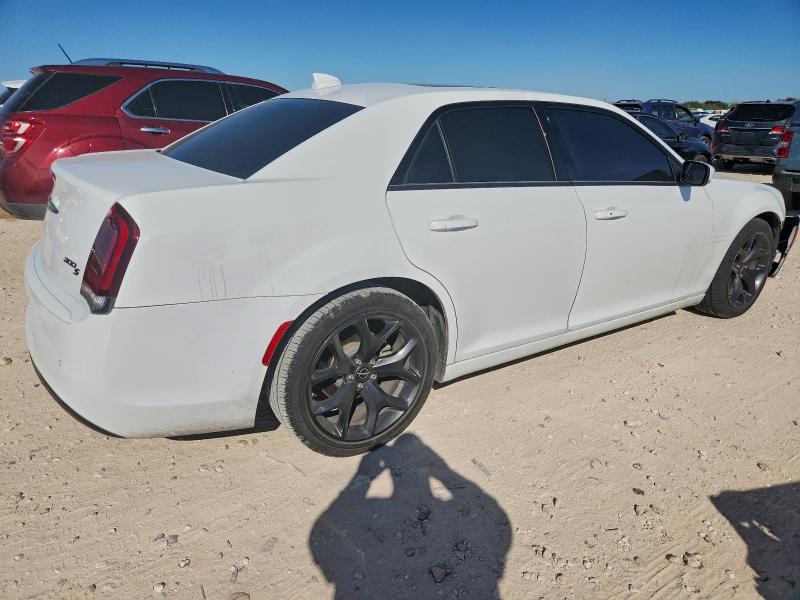 Photo 3 from auction – 2022 CHRYSLER 300 with VIN 2C3CCABG3NH236444