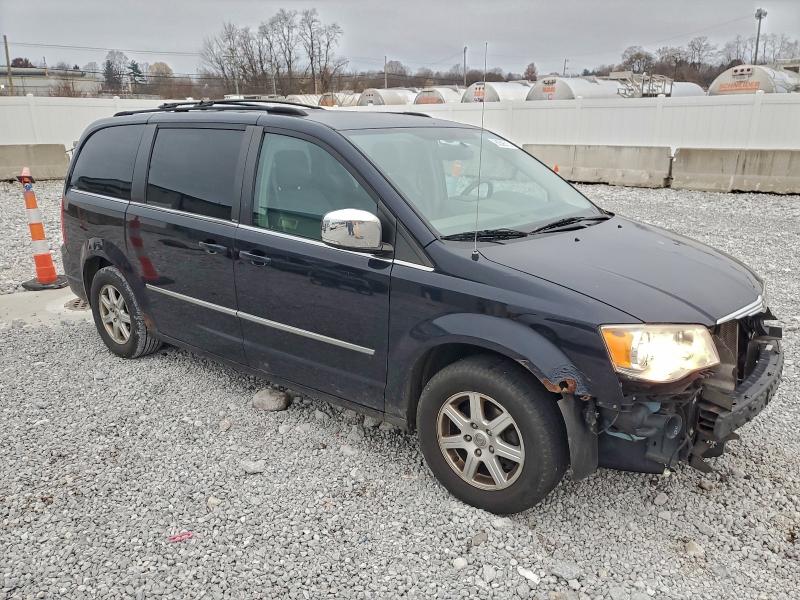 Photo 4 from auction – 2010 CHRYSLER TOWN & COU with VIN 2A4RR5D11AR451713