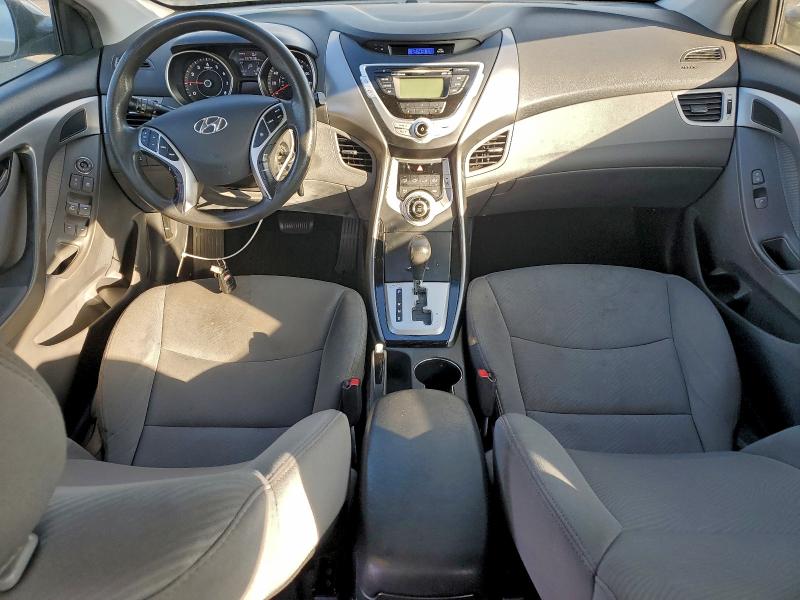 Photo 8 from auction – 2012 HYUNDAI ELANTRA GL with VIN 5NPDH4AE3CH069879