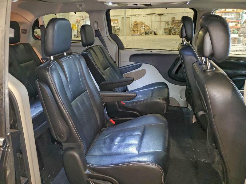 Photo 11 from auction – 2016 CHRYSLER TOWN & COU with VIN 2C4RC1CG9GR285407