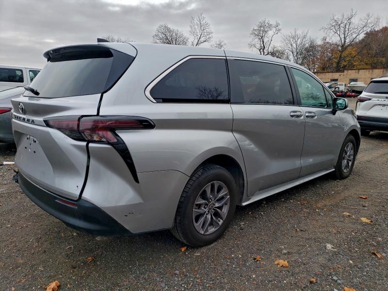 Photo 3 from auction – 2023 TOYOTA SIENNA LE with VIN 5TDKRKEC6PS166477