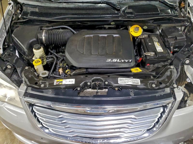 Photo 11 from auction – 2015 CHRYSLER TOWN & COU with VIN 2C4RC1BG8FR521688