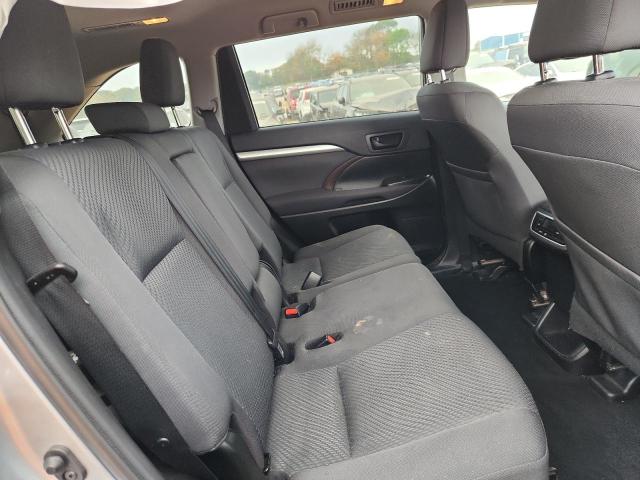 Photo 11 from auction – 2019 TOYOTA HIGHLANDER with VIN 5TDZARFH4KS058909