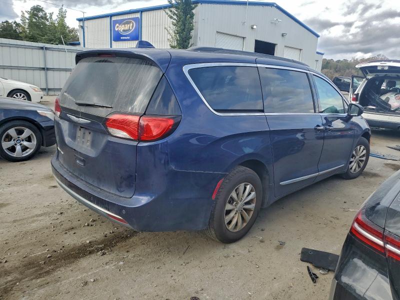 Photo 3 from auction – 2017 CHRYSLER PACIFICA T with VIN 2C4RC1BG4HR702841