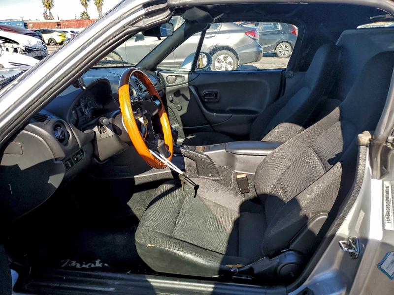 Photo 7 from auction – 1999 MAZDA MX-5 MIATA with VIN JM1NB3530X0105197