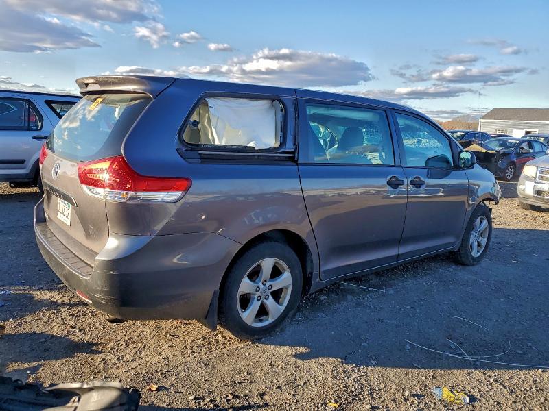 Photo 3 from auction – 2011 TOYOTA SIENNA BAS with VIN 5TDKA3DC3BS004328