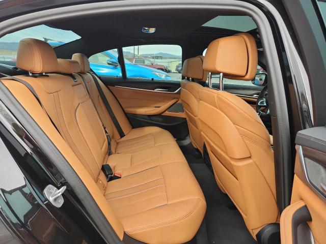Photo 10 from auction – 2023 BMW M550XI with VIN WBA13BK01PCN56117