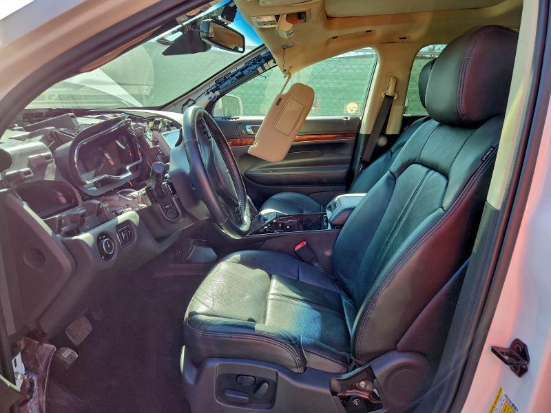 Photo 7 from auction – 2016 LINCOLN MKT with VIN 2LMHJ5AT0GBL01656
