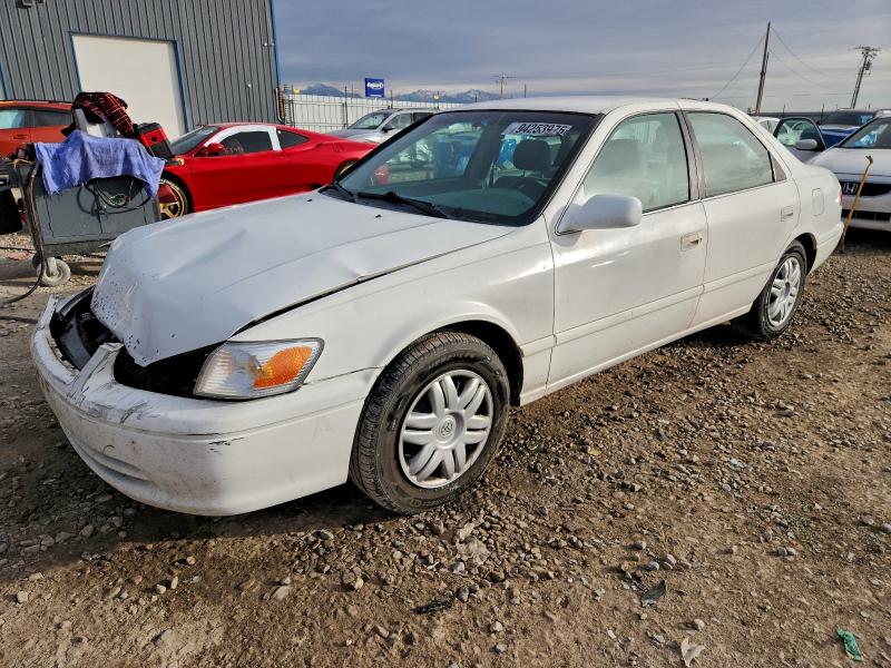 TOYOTA CAMRY CE 2000 with VIN 4T1BG22K3YU956460 - Photo from auction