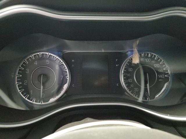 Photo 9 from auction – 2015 CHRYSLER 200 LIMITE with VIN 1C3CCCABXFN526772