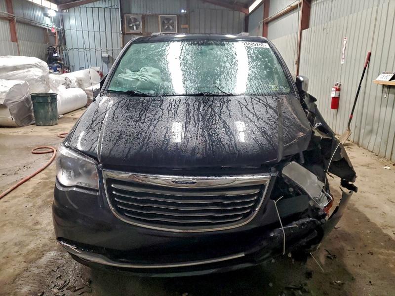 Photo 5 from auction – 2016 CHRYSLER TOWN & COU with VIN 2C4RC1CG8GR233072