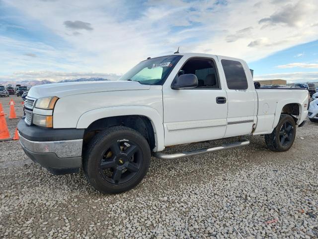 CHEVROLET SILVERADO 2005 with VIN 2GCEK19TX51214993 - Photo from auction