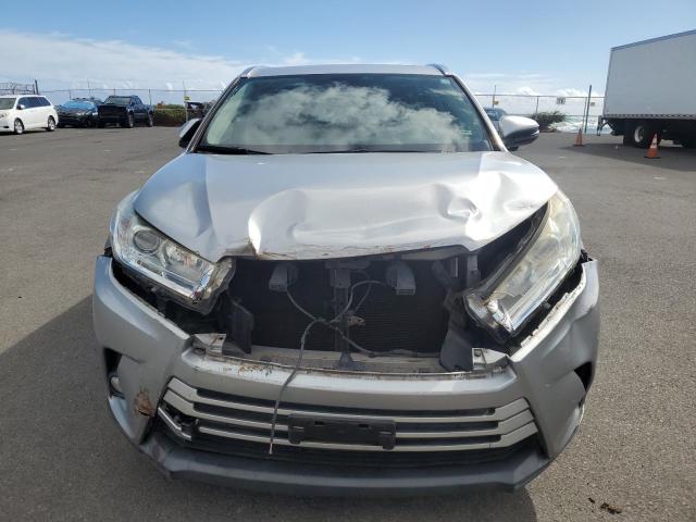 Photo 5 from auction – 2017 TOYOTA HIGHLANDER with VIN 5TDKZRFHXHS522448