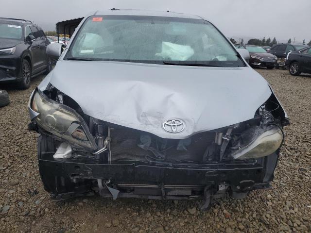 Photo 5 from auction – 2017 TOYOTA SIENNA SE with VIN 5TDXZ3DC7HS788407