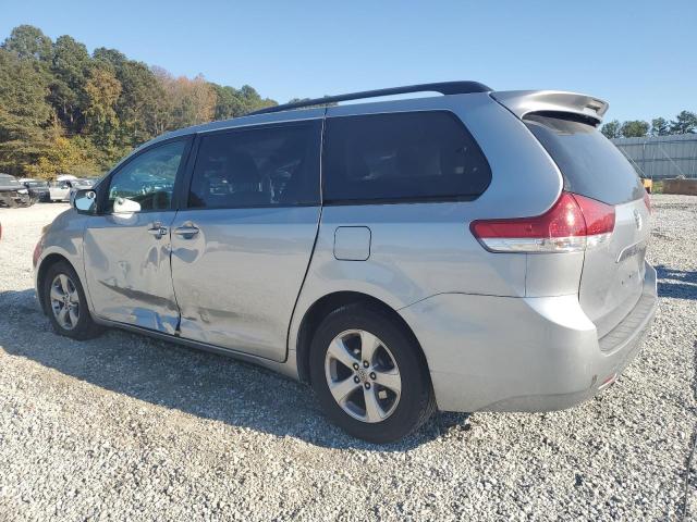Photo 2 from auction – 2013 TOYOTA SIENNA LE with VIN 5TDKK3DCXDS354944