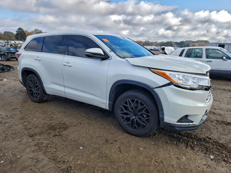 Photo 4 from auction – 2015 TOYOTA HIGHLANDER with VIN 5TDZKRFHXFS080464