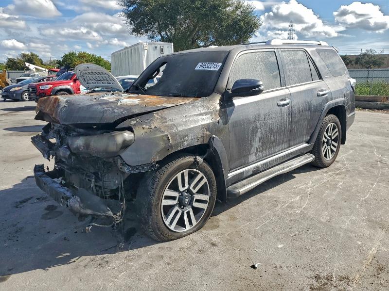 TOYOTA 4RUNNER SR 2017 with VIN JTEZU5JR4H5156493 - Photo from auction