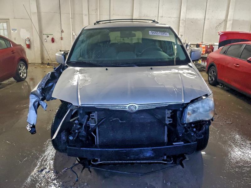 Photo 5 from auction – 2008 CHRYSLER TOWN & COU with VIN 2A8HR54PX8R757995