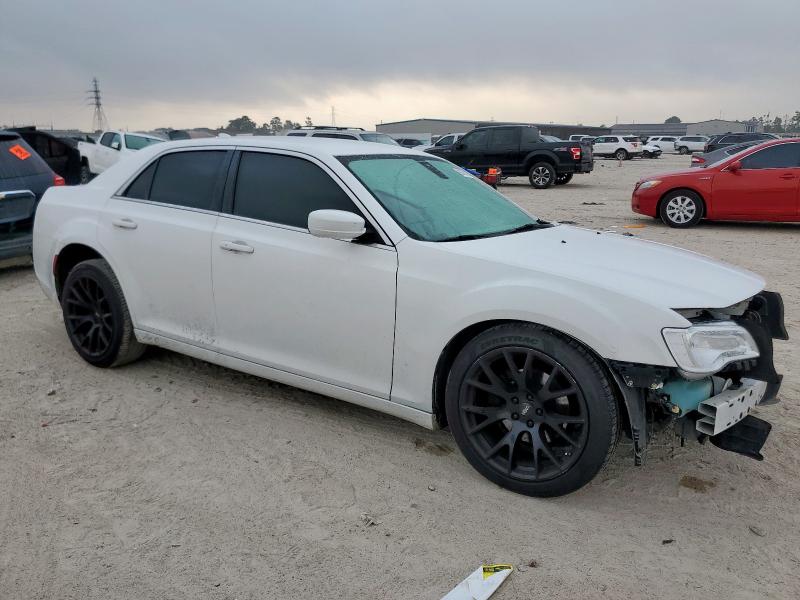 Photo 4 from auction – 2016 CHRYSLER 300 LIMITE with VIN 2C3CCAAG6GH261312