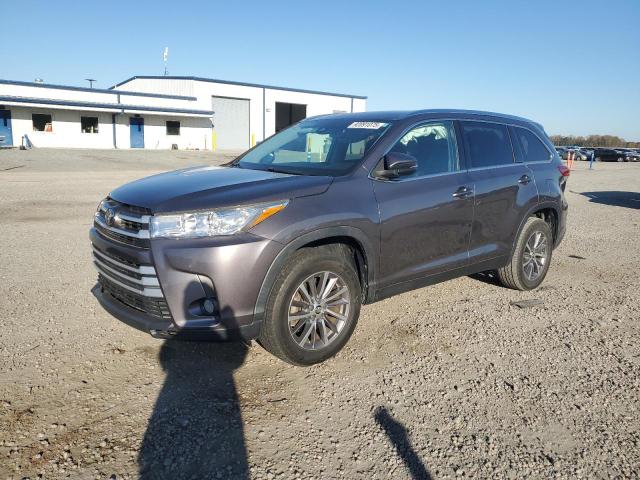 TOYOTA HIGHLANDER 2019 with VIN 5TDKZRFH2KS560117 - Photo from auction