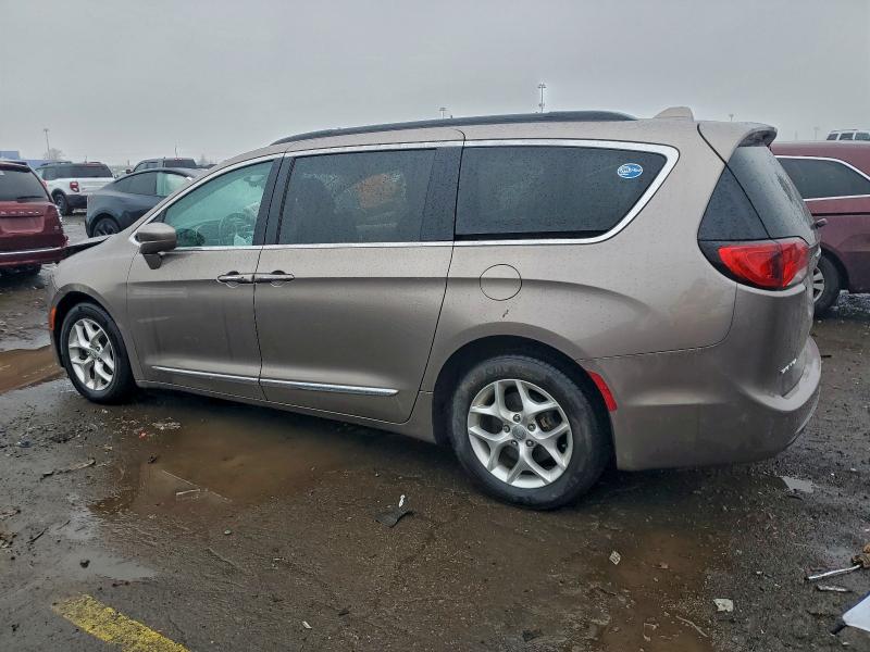 Photo 2 from auction – 2017 CHRYSLER PACIFICA T with VIN 2C4RC1BG7HR608145